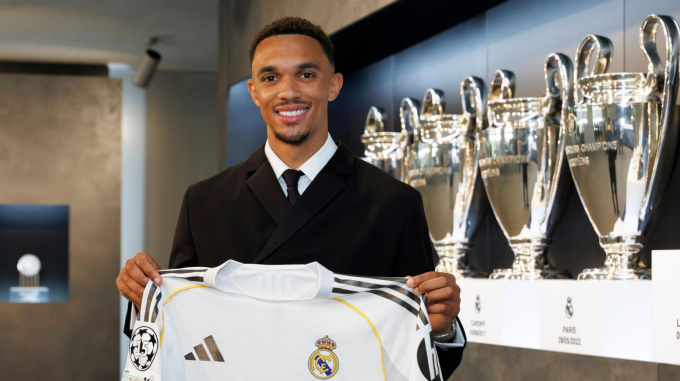 Trent Alexander-Arnold trong buổi ra mắt Real Madrid ngày 12/6. Ảnh: Real Madrid FC