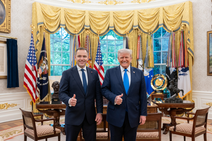 Ông Nawrocki và Tổng thống Mỹ Donald Trump tại Nhà Trắng hồi tháng 5. Ảnh: Nhà Trắng