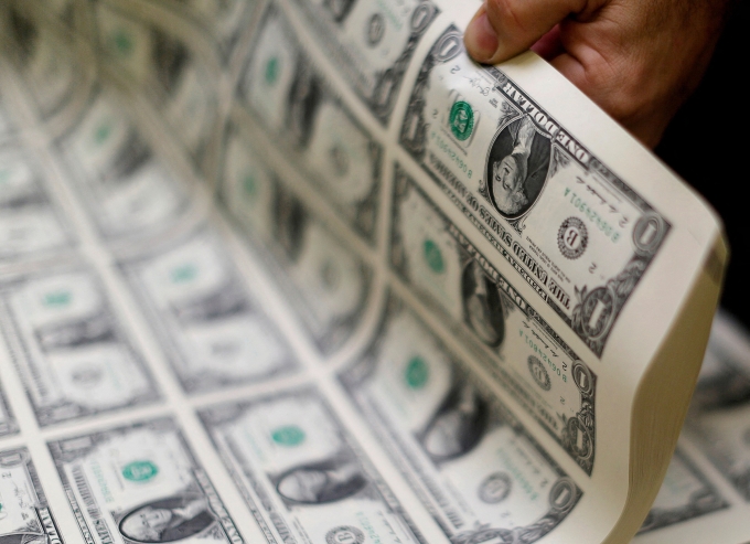 Tiền giấy 1 USD tại Cục Khắc và In ấn Mỹ. Ảnh: Reuters