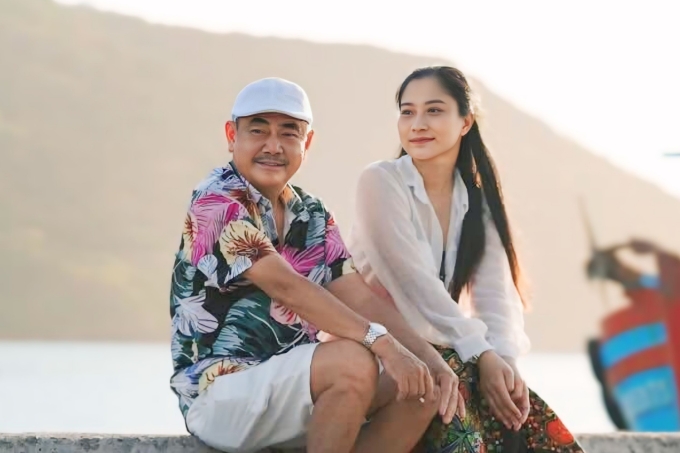 Nghệ sĩ Việt Anh và bạn gái trong một lần ghi hình ở tỉnh. Ảnh: Nhân vật cung cấp
