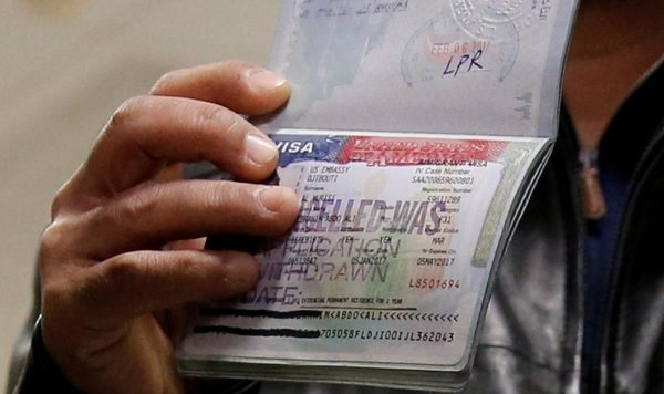 Mỹ có thể thu 1.000 USD cho phỏng vấn nhanh visa du lịch