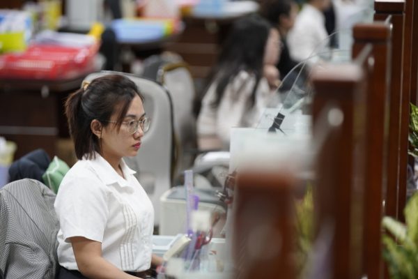 Giữ nguyên lương 6 tháng cho cán bộ tỉnh, huyện về xã
