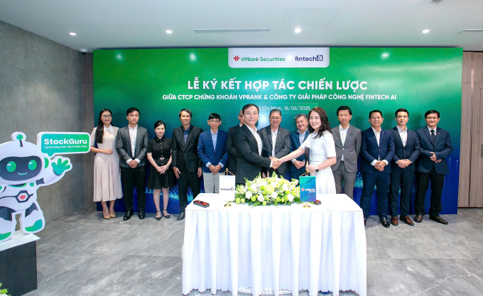 VPBankS và Fintech AI ký kết hợp tác chiến lược, thúc đẩy phát triển ứng dụng AI trong lĩnh vực công nghệ tài chính. Ảnh: VPBankS