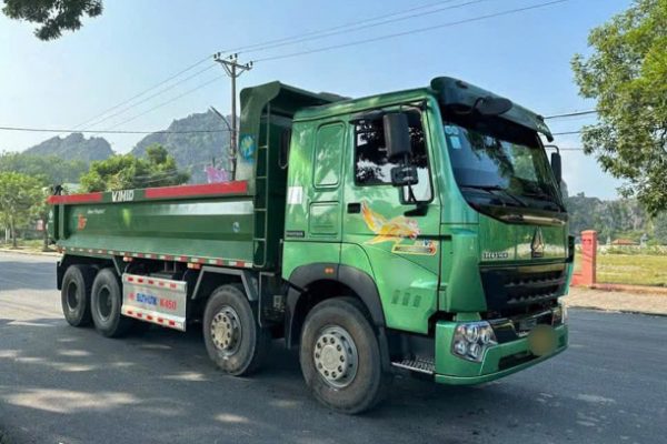 Xe tải Howo ngừng hoạt động vì không đăng kiểm được