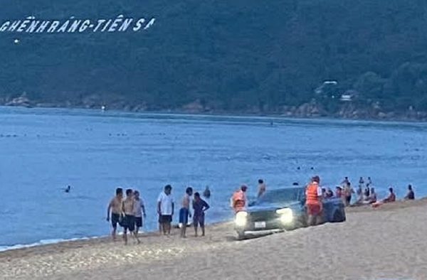 Ôtô chạy vào bãi biển Quy Nhơn: Bị phạt vì gây nguy hiểm