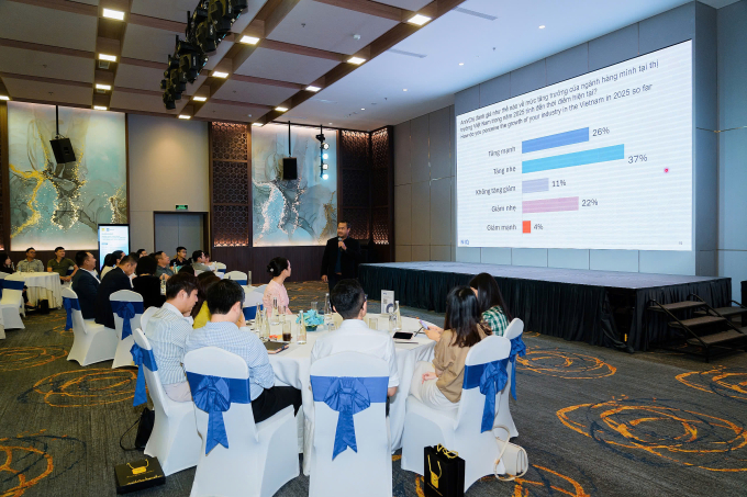 Đại diện NielsenIQ chia sẻ về số liệu thị trường ngành hàng. Ảnh: Chicilon Media