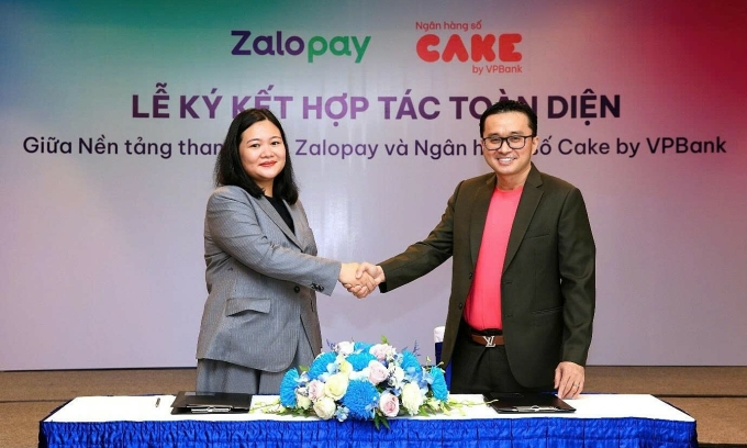 Đại diện hai bên ký kết hợp tác. Ảnh: Zalopay