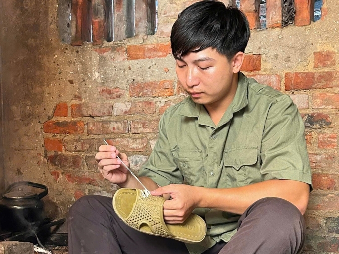 Không chỉ dừng ở món ăn, Tuấn Anh còn phục dựng cả lối sống một thời đã qua. Ảnh: NVCC