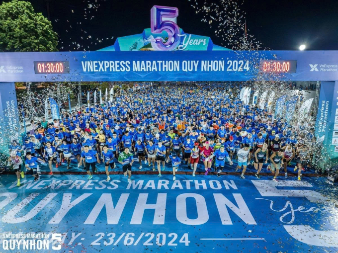Runner tham dự VnExpress Marathon Quy Nhơn 2024. Ảnh: VM