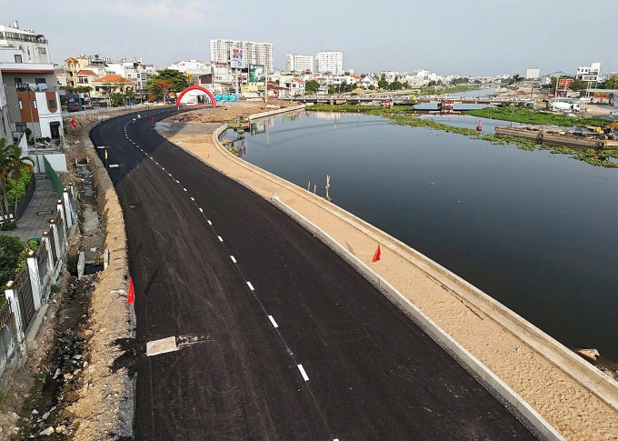 Một đoạn đường ven kênh Tham Lương được thông xe hồi tháng 4/2025. Ảnh: Giang Anh