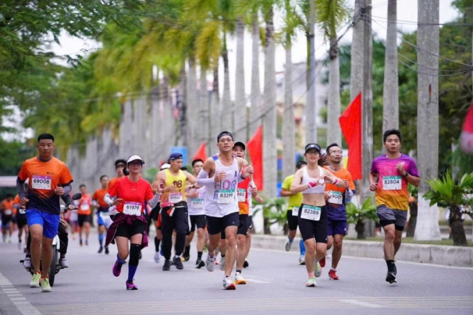 VĐV thi đấu tại VnExpress Marathon Hải Phòng 2023. Ảnh: VnExpress Marathon