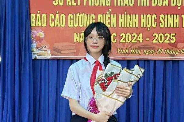 Thủ khoa chuyên Anh từ xa đến Hà Nội: Hành trình học tập