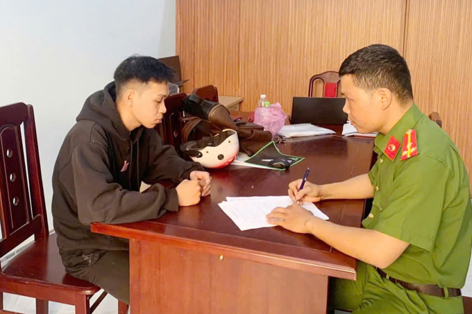 Nghi phạm Phan Công Kin khi bị triệu tập. Ảnh: Công an