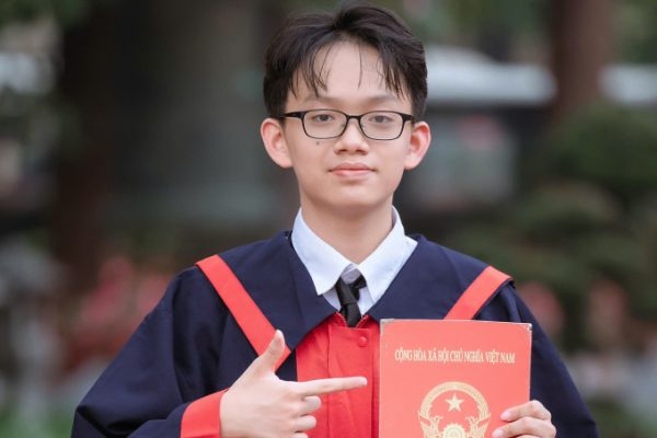 Thủ khoa lớp 10 đỗ cùng lúc 3 trường chuyên Toán, Hóa, Văn