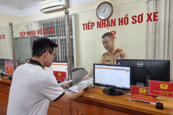 Hướng dẫn sang tên xe online trên cổng dịch vụ công Bộ Công an