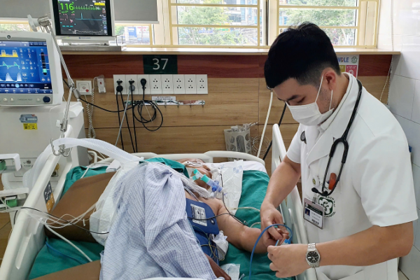 Nọc độc rắn gây ngưng tim, tổn thương não: Cảnh báo nguy hiểm