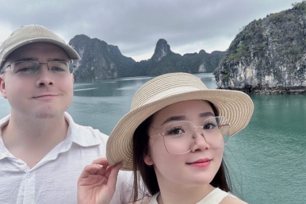 Chuyện tình đẹp: Cô gái Việt và chàng cảnh sát Đức yêu nhau