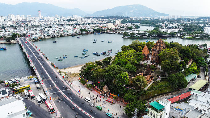Tháp Ponagar nằm trên đồi Cù Lao, bên dòng sông Cái ở phường Bắc Nha Trang. Ảnh: Bùi Toàn