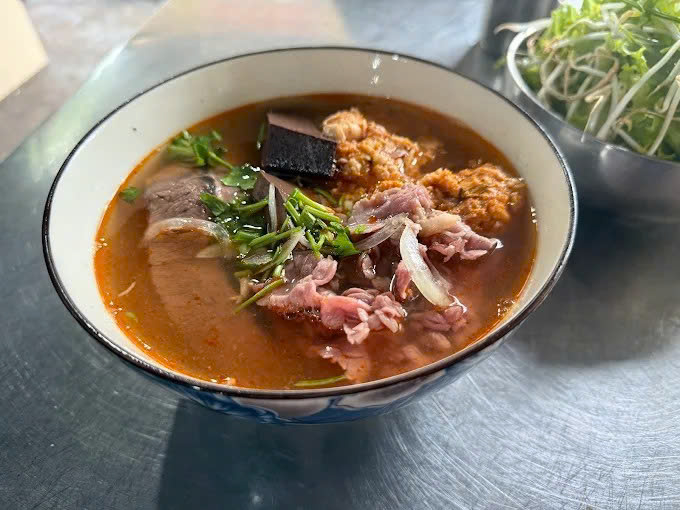 Bún bò mụ Rơi. Ảnh: Anh Tuyết