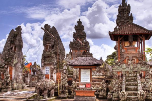 Kinh nghiệm du lịch Bali: Tránh bị trục xuất bạn cần biết