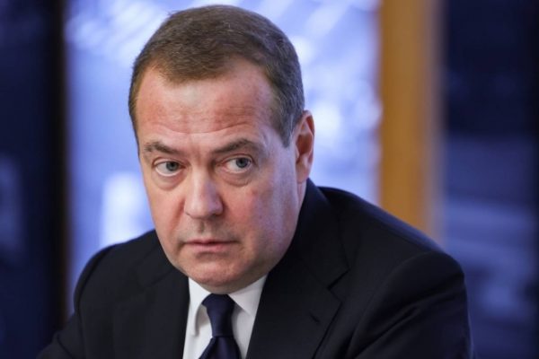 Ông Medvedev cảnh báo phương Tây: Thông điệp cứng rắn