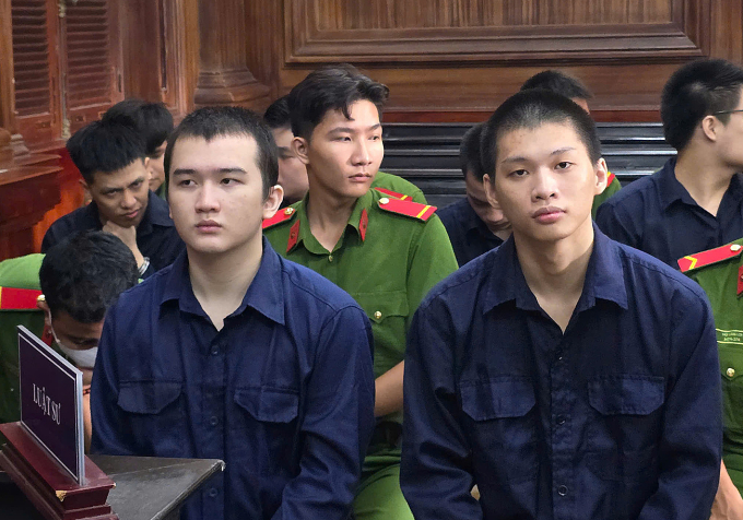 Mai Thế Đức và đồng phạm tại tòa. Ảnh: Hải Duyên