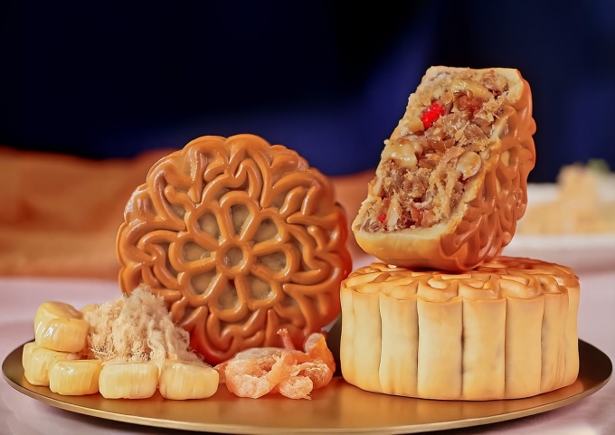 Bánh Trung thu thập cẩm sò điệp chà bông gà thượng hạng. Ảnh: Tai Thong Bakery
