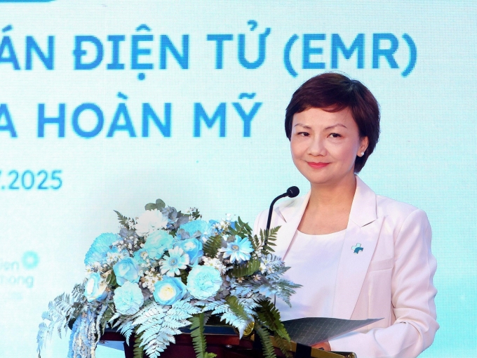 Bà Huỳnh Bích Liên - Tổng giám đốc Tập đoàn y khoa Hoàn Mỹ chia sẻ tại sự kiện sáng 10/7. Ảnh: Hoàn Mỹ