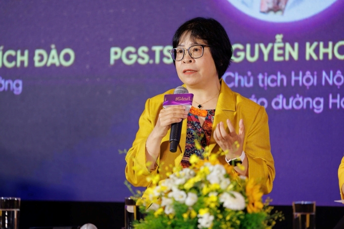 PGS.TS.BS. Nguyễn Khoa Diệu Vân – Phó Chủ tịch Hội Nội tiết và Đái tháo đường Hà Nội chia sẻ tại hội thảo. Ảnh: Sanofi