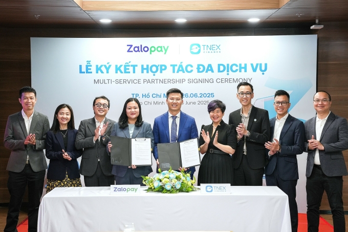 Đại diện Công ty TNHH MTV TNEX ký kết thỏa thuận hợp tác với đối tác Zalopay. Ảnh: TNEX Finance