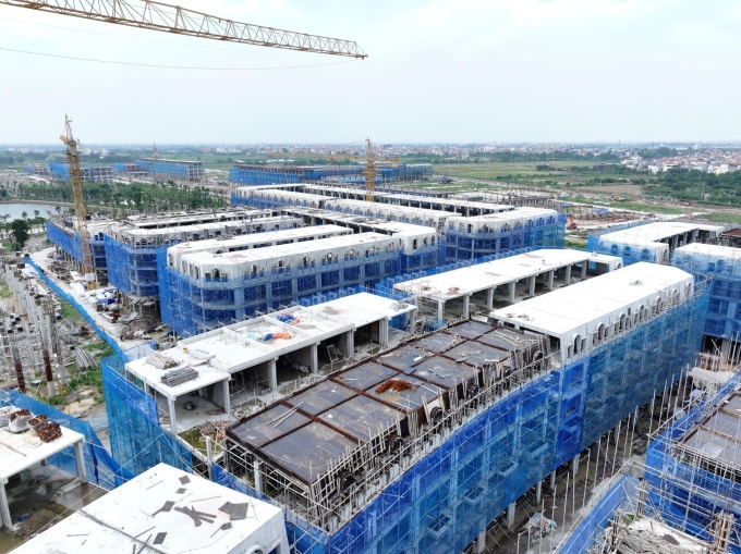 Nhiều căn shophouse tại Noble Palace Tay Thang Long đã bước vào giai đoạn hoàn thiện, vận hành sinh lời ngay tại thời điểm bàn giao từ quý III. Ảnh: Sunshine Group
