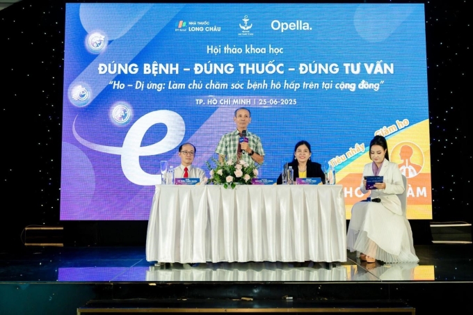 Các diễn giả chia sẻ giải pháp điều trị ho, viêm mũi dị ứng và kỹ năng tư vấn tại nhà thuốc. Ảnh: Opella Việt Nam