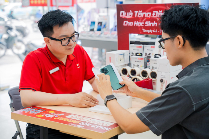 Smartphone mới của Oppo có tùy chọn màu sắc thời trang. Ảnh: CellphoneS
