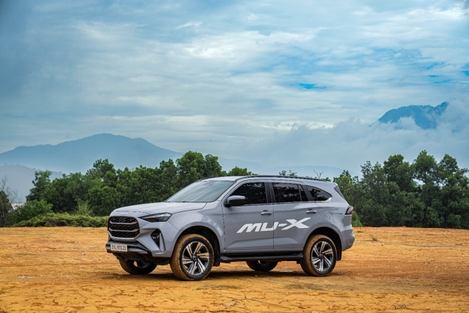 Isuzu mu-X trước thử thách đường xấu, offroad. Ảnh: Tùng Đinh