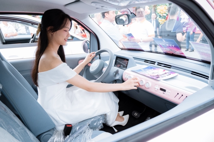 Người dùng bên trong Bestune Xiaoma. Ảnh: Thái Hưng