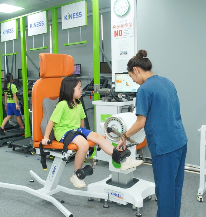 Công nghệ tập luyện cơ chân, cơ lưng đặc biệt của Kiness Việt Nam. Ảnh: Kiness Việt Nam