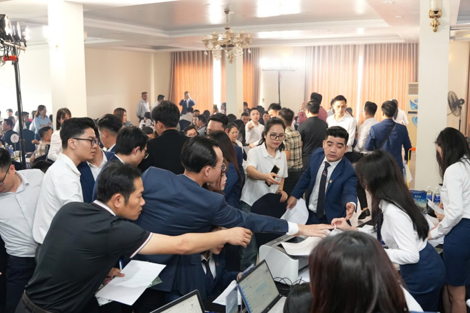 Đợt ra hàng đầu tiên của dự án thu hút khách hàng và nhà đầu tư. Ảnh: CĐT