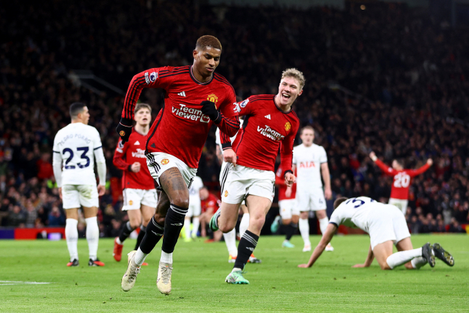 Rashford ăn mừng sau khi ghi bàn trong trận Man Utd - Tottenham ở Ngoại hạng Anh trên sân Old Trafford ngày 14/1/2024. Ảnh: Reuters