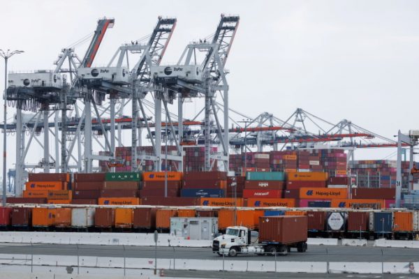 Mỹ ngừng ưu đãi thuế: Tác động đến hàng nhập khẩu giá trị thấp