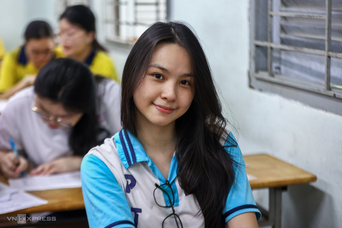 Thí sinh dự thi tốt nghiệp THPT tại TP HCM, ngày 26/6. Ảnh: Quỳnh Trần