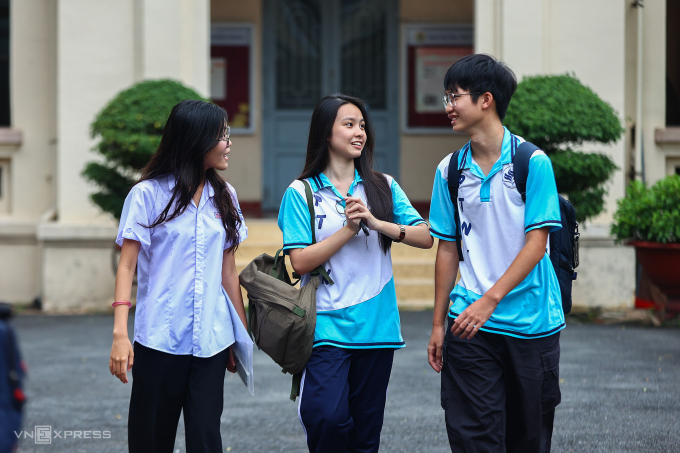 Thí sinh dự thi tốt nghiệp THPT 2025 tại TP HCM, ngày 27/6. Ảnh: Quỳnh Trần