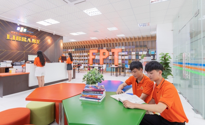 Sinh viên FPTU học tại thư viện trường. Ảnh: FPTU