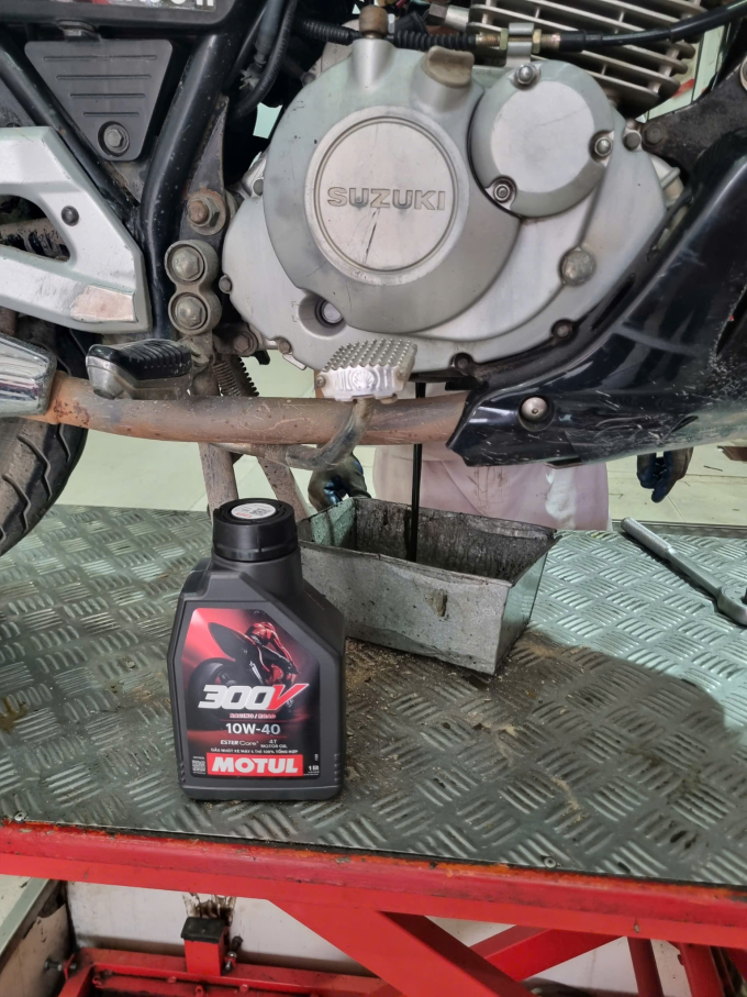 Chiếc xe của ông Trường sử dụng dầu nhớt Motul. Ảnh: nhân vật cung cấp