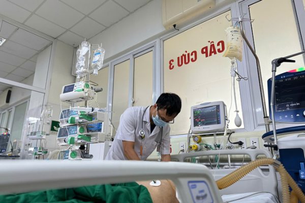 Tiêm giảm đau cổ vai gáy: Nguy cơ liệt toàn thân?