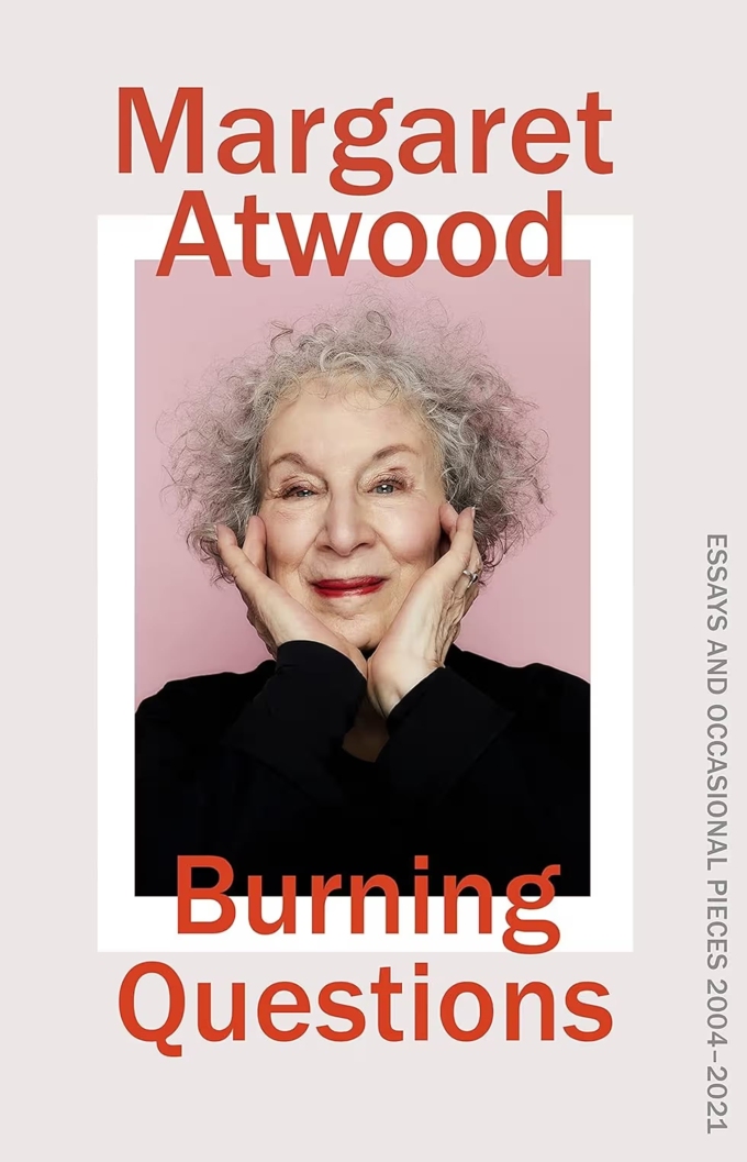Bìa Burning Questions: Essays 2004-2021. Ảnh: The Guardian