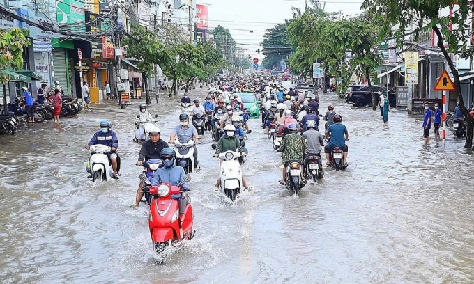 Đoạn quốc lộ 91 qua trung tâm Cần Thơ thường xuyên bị ngập nặng khi mưa to, triều cường dâng cao. Ảnh: An Bình