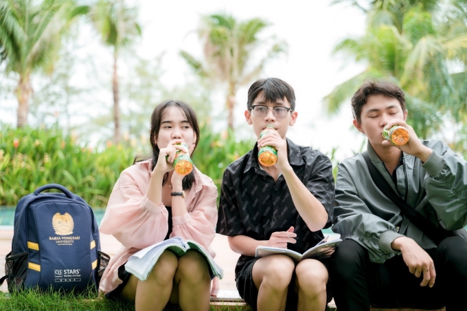 Trà Xanh Không Độ là thức uống yêu thích của nhiều lứa tuổi, đặc biệt là các bạn trẻ. Ảnh: Trà Xanh Không Độ