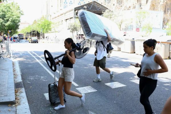 Nắng nóng đầu mùa khiến Châu Âu quay cuồng