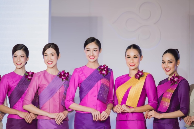 Đồng phục của tiếp viên hàng không Thai Airways. Ảnh: Facebook/Thai Airways