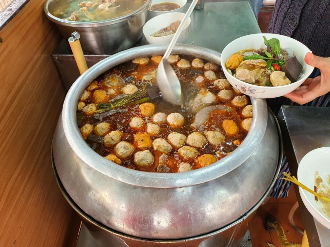 Nồi theo kiểu truyền thống để nấu bún bò. Ảnh: Hồ Ngọc Đoan Khương